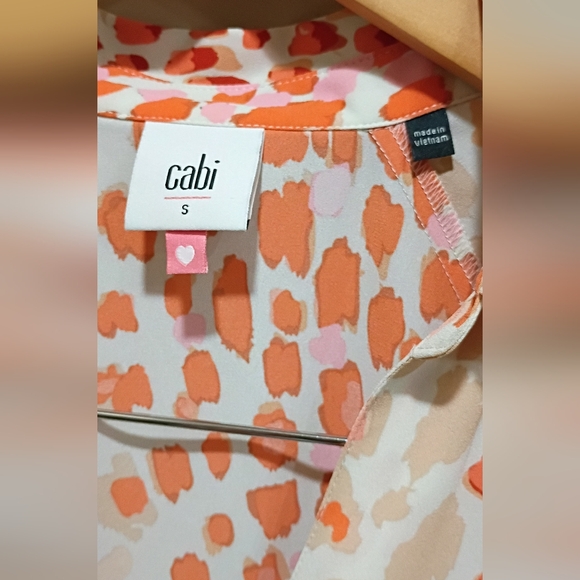 CAbi Women’s Small Button Up Blouse 3/4 Sleeve V-Neck Style 6081 Floral - Picture 4 of 8